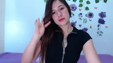 Snapshot of girl_naughty11 chatting on 06/12/26, 09:35 Isabella online show from 06/12/26, 09:35