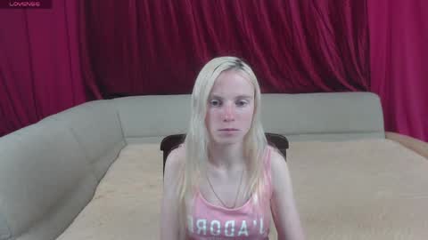 Snapshot of girl_summer97 chatting on 05/29/26, 12:47 Katia online show from 05/29/26, 12:47