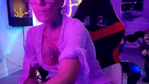 girls227445638252 online show from 11/08/25, 04:34