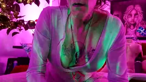 girls227445638252 online show from 04/05/26, 03:04