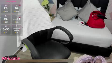 Snapshot of gisela27 chatting on 10/25/25, 12:02 Gisella online show from 10/25/25, 12:02