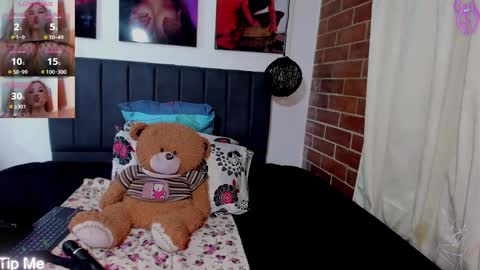 Snapshot of gisele_cedield chatting on 10/14/25, 02:23 Kylie online show from 10/14/25, 02:23
