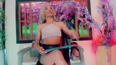 Snapshot of gisele_fox chatting on 01/04/25, 07:44 Gisel online show from 01/04/25, 07:44