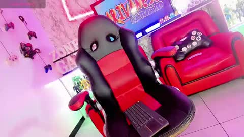 Snapshot of gisele_fox chatting on 02/07/25, 12:42 Gisel online show from 02/07/25, 12:42