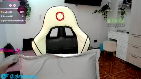 Gisella  online show from 04/18/26, 07:07