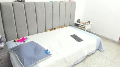 Snapshot of giselle_james chatting on 02/18/26, 08:16 giselle_james online show from 02/18/26, 08:16