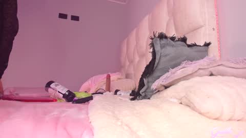 Instagram gisellee  22  online show from 03/08/25, 07:09