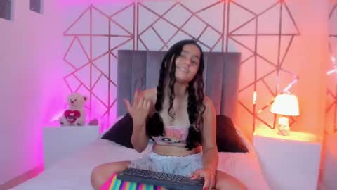 Snapshot of giselle_roldan chatting on 02/23/25, 12:59 GISELLE ROLDAN online show from 02/23/25, 12:59