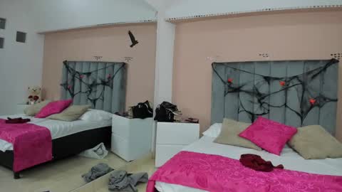 Snapshot of giselle_roldan chatting on 10/04/25, 08:18 GISELLE ROLDAN online show from 10/04/25, 08:18