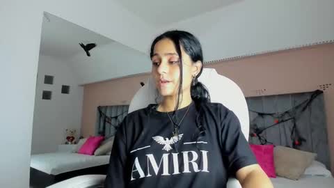 Snapshot of giselle_roldan chatting on 10/11/25, 04:22 GISELLE ROLDAN online show from 10/11/25, 04:22