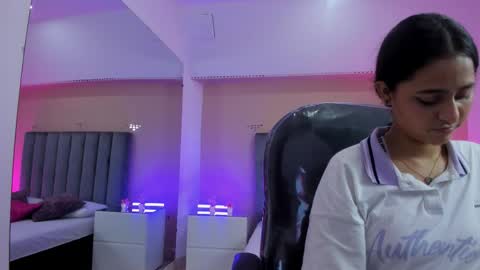 GISELLE ROLDAN online show from 02/19/26, 07:54