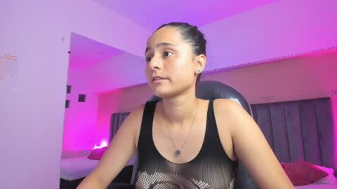 GISELLE ROLDAN online show from 04/01/26, 04:13