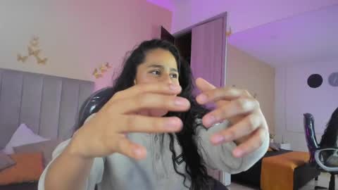 GISELLE ROLDAN online show from 04/18/26, 04:49