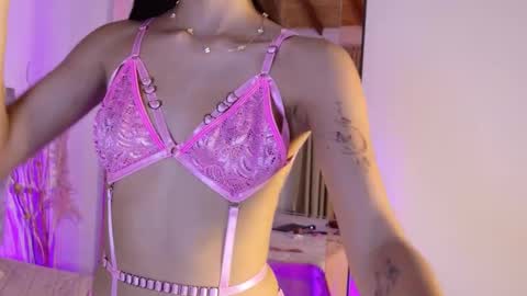 Snapshot of giselleclair chatting on 10/24/25, 01:40 giselleclair online show from 10/24/25, 01:40