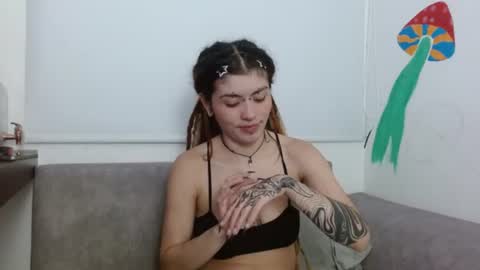 Snapshot of giulietta_mon chatting on 07/16/26, 04:07 Giulietta online show from 07/16/26, 04:07