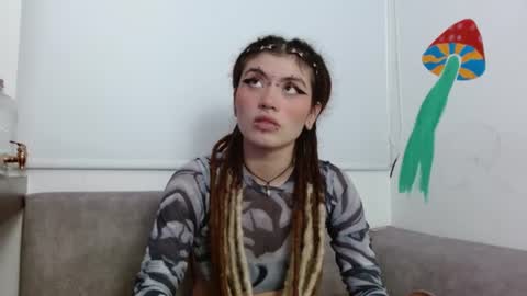 Snapshot of giulietta_mon chatting on 07/22/26, 01:52 Giulietta online show from 07/22/26, 01:52