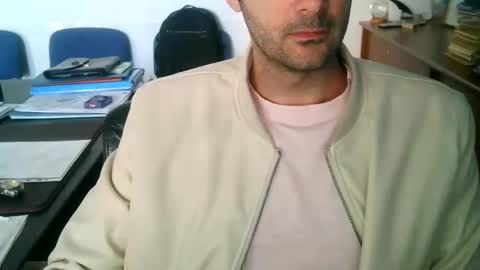 giuseppevai1 online show from 04/24/26, 09:01