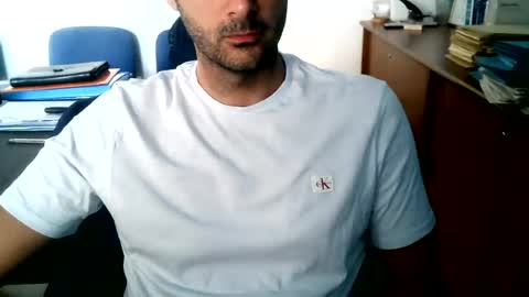 Snapshot of giuseppevai1 chatting on 07/04/26, 09:15 giuseppevai1 online show from 07/04/26, 09:15