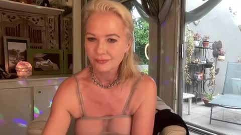 Gl1tter Barbie online show from 11/16/25, 07:36