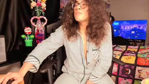 glaceon9 online show from 02/19/25, 03:27