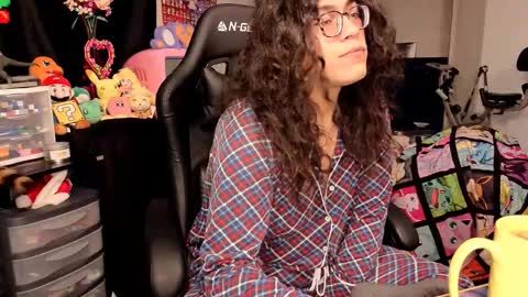 glaceon9 online show from 10/22/25, 08:47