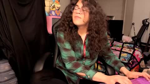 glaceon9 online show from 11/24/25, 11:37