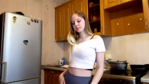 Violetta online show from 02/23/26, 04:21