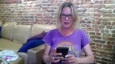 Snapshot of glam_cat chatting on 05/18/26, 03:35 Gwendolyn online show from 05/18/26, 03:35