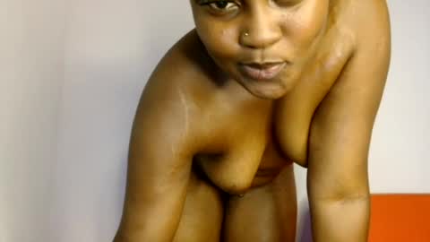Snapshot of glamslut8 chatting on 06/20/26, 07:44 sweet girl online show from 06/20/26, 07:44