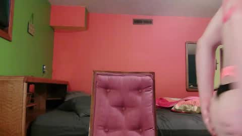 Snapshot of glamtransgoddess15 chatting on 10/26/25, 02:12 glam trans goddess online show from 10/26/25, 02:12