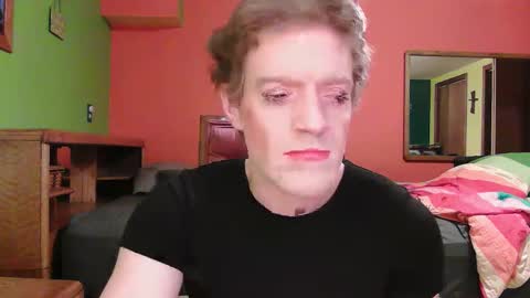 Snapshot of glamtransgoddess15 chatting on 11/14/25, 03:44 glam trans goddess online show from 11/14/25, 03:44