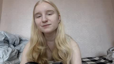 Snapshot of glennabeem chatting on 04/04/26, 07:06 Laura online show from 04/04/26, 07:06
