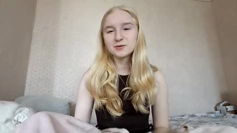 Snapshot of glennabeem chatting on 04/17/26, 06:05 Laura online show from 04/17/26, 06:05
