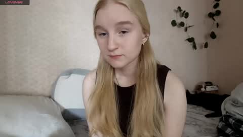 Snapshot of glennabeem chatting on 05/18/26, 08:09 Laura online show from 05/18/26, 08:09