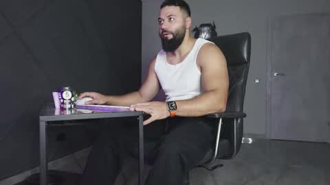 Matthew .. for short call me Matt online show from 11/13/25, 07:40