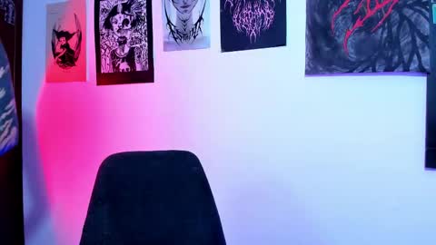 Snapshot of glitch_doll chatting on 05/11/26, 07:22 NYX online show from 05/11/26, 07:22