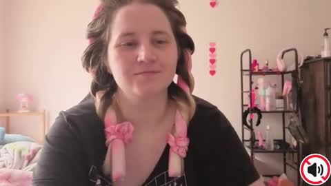 Snapshot of glitchwitch chatting on 02/12/26, 04:02 Glitch online show from 02/12/26, 04:02