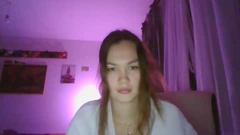 Snapshot of glitter_doll chatting on 01/10/25, 07:00 glitter_doll online show from 01/10/25, 07:00