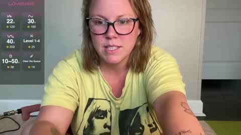 Snapshot of glitterkitty_108 chatting on 03/10/25, 04:35 GlitterKitty 108 online show from 03/10/25, 04:35