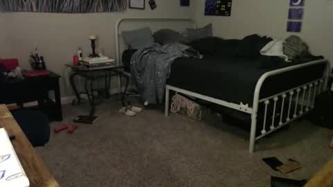 Snapshot of glitterspace chatting on 01/17/26, 08:30 anna online show from 01/17/26, 08:30