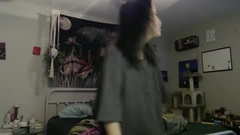 Snapshot of glitterspace chatting on 02/11/26, 07:13 anna online show from 02/11/26, 07:13