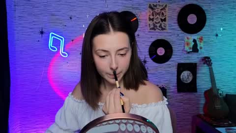 Snapshot of glo_lo chatting on 12/06/24, 05:42 Bye everybody Ill be online Monday December 2nd Saturday and Sunday off online show from 12/06/24, 05:42