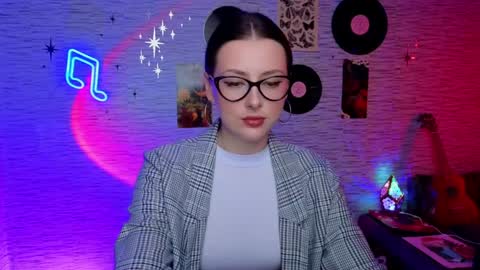 Snapshot of glo_lo chatting on 02/05/25, 10:30 Bye everybody Ill be online Monday December 2nd Saturday and Sunday off online show from 02/05/25, 10:30