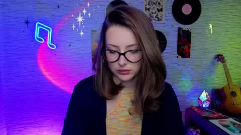 Snapshot of glo_lo chatting on 02/06/25, 08:50 Bye everybody Ill be online Monday December 2nd Saturday and Sunday off online show from 02/06/25, 08:50