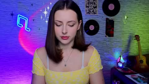 Snapshot of glo_lo chatting on 02/07/25, 09:05 Bye everybody Ill be online Monday December 2nd Saturday and Sunday off online show from 02/07/25, 09:05