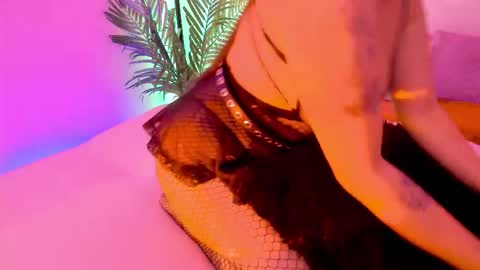 Mimi online show from 10/25/25, 06:02