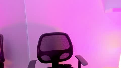 Mimi online show from 12/03/25, 08:51