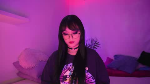 Mimi online show from 04/17/26, 09:07