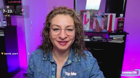 Snapshot of gloriacrespo chatting on 10/16/25, 12:11 gloriacrespo online show from 10/16/25, 12:11