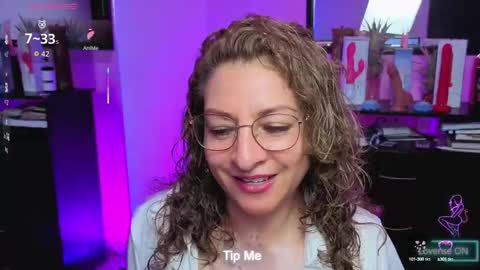 Snapshot of gloriacrespo chatting on 10/18/25, 12:13 gloriacrespo online show from 10/18/25, 12:13